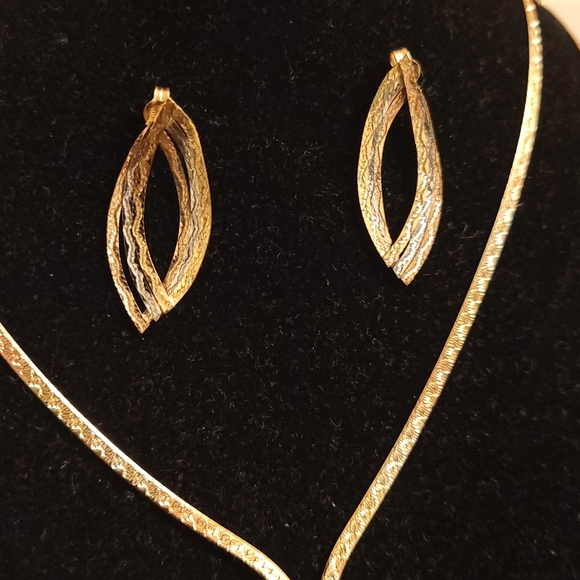 14k Gold Necklace Set with Earrings and Bracelet - Picture 6 of 11